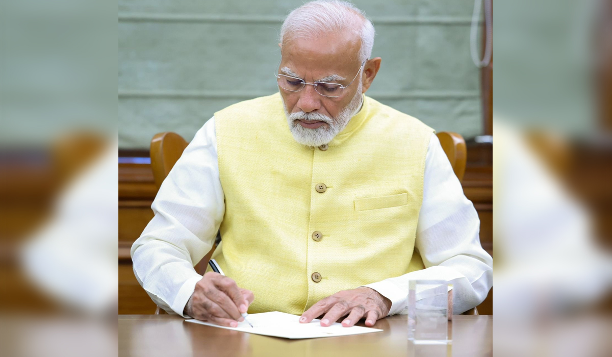 Day Of Modi Pm Modi Signs This First File After Taking Charge The Savera Times