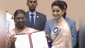  Alia Bhatt receives National award for ‘Gangubai Kathiawadi’, rewears her wedding saree