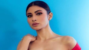 Mouni Roy injured after falling while leaving Aryan Khan’s new year party