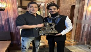 Munawar beats Abhishek, lifts ‘BB17’ trophy, goes home with car, Rs 50 lakh richer