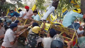 Clash between Haryana Police and AAP party workers protesting against arrest of CM Kejriwal