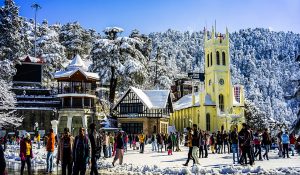 Himachal Pradesh: Tourists throng Shimla on weekend