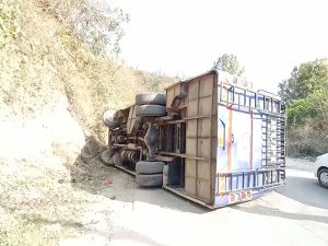 Himachal’s Kangra bus carrying pilgrims overturns 21 Injured in