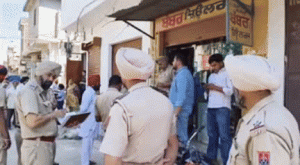 Robbers looted gold and cash Babbar Jeweller Batala at gun point