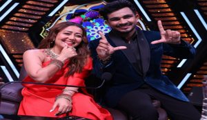 Neha Kakkar grooves with ‘Gulabi Sadi’ hitmaker Sanju Rathod