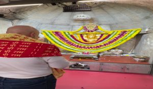 Anupam Kher visits 300-yr-old Hanuman temple in Ahmedabad