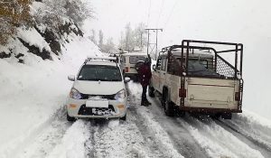 Himachal : Yellow alert issued by IMD, 104 roads blocked due to rain and snowfall