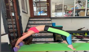Kareena does Chakrasana as part of her ‘Sunday plan’: ‘Yoga for me, ‘Crew’ for you’