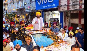 Supporters arrived in large numbers at Bhagwant Mann’s roadshow in Jalandhar