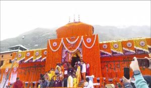Char Dham Yatra: Badrinath opens for devotees with melodious music of Garhwal Rifles band