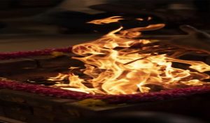 In this Scorching heat Baba Mast Giri performs Panchdhuni penance by burning fire