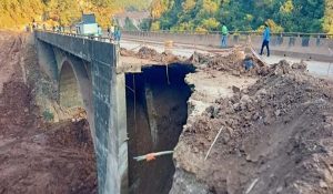 Pathankot-Mandi NH remained closed for the third day