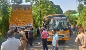 Collisions between School Bus and Tractor, 20 Student injures in Mandi district