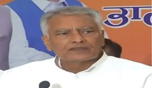 Congress and AAP are  provoking farmers: Punjab BJP chief Sunil Jakhar