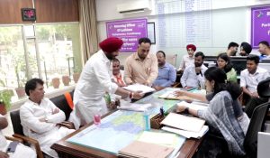 Ravneet Singh Bittu files nomination papers, deposits 1.83 crores for NOC