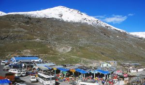 Tourist Rush at Rohtang Pass sparks, Battles for Permit