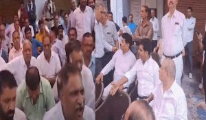Auto market closed in Hisar in protest of ransom calls to traders, demand arms licenses