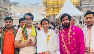 Actor Rajkummar Rao with wife Patralekha Paul offers prayer at kashi Vishwanath