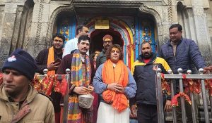 Singer Sonu Nigam offers prayers at Kedarnath Dham