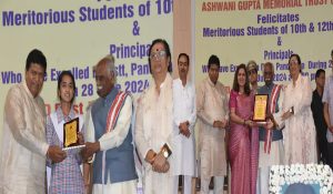 10th and 12th students honour in Panchkula: Governor Bandaru Dattatreya attends, teachers also got honour