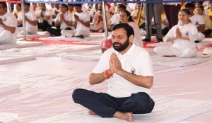 Haryana CM’s yoga program disrupted, venue changed amid rain; Khattar did yoga on Shimla Ridge with Delhi and Himachal Governor