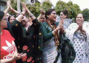 “Eunuchs protest against Rahul Gandhi in Chandigarh over Lord Shiva photo apology demand”