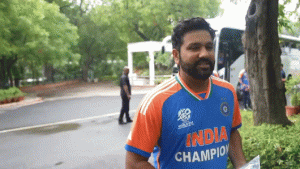 Team India reach Mumbai for Victory Parade: fans arrived in large numbers even after heavy rain