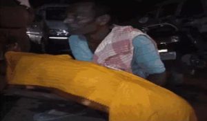 In government hospital of Faridabad, father keeps wander around with dead body of his 7-year-old daughter in lap