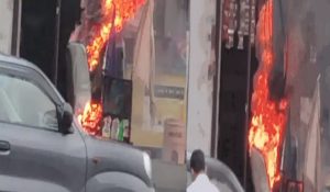 Hisar: Electricity pole catches fire in rain
