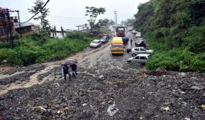 Rainfall traps vehicles on Manali-Leh highway