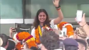 Rousing welcome for Manu Bhaker as Double Olympic medalist returns home