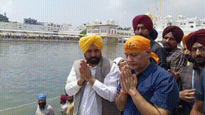 Delhi Former Deputy CM Manish Sisodia, CM Bhagwant Mann reach Golden Temple