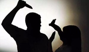 Ludhiana: Husband attacks on wife with axe, jaw and nose broken; dispute over money