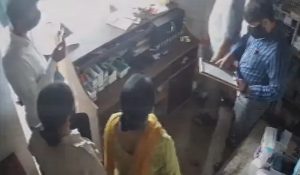 Charkhi Dadri: Shopkeeper robbed of Rs 27,000 by fake cops, 6 men use deceptive tactics to loot store