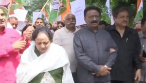 Himachal Congress launches protest against SEBI Chief, demands JPC probe