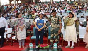 Olympic Shooter Manu Bhaker paid obeisance at Sri devi Talab Temple, watched retreat ceremony at Attari