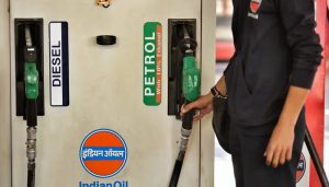 Delhi bans fuel for old vehicles from today