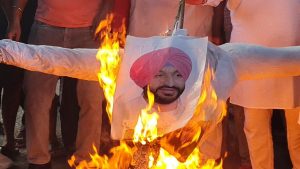 Punjab congress burn effigies of PM Modi and Ravneet Singh Bittu across state