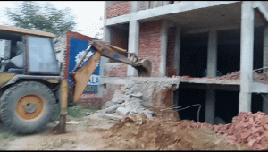 Jalandhar Municipal Corporation’s bulldozer action against illegal construction: demolish  under construction building in Laddhewali