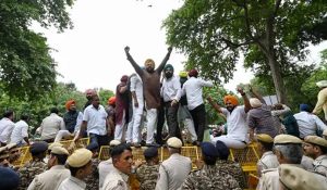 Sikh Prakoshth protests outside Rahul Gandhi’s residence over his remarks on Sikh community