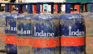 Commercial gas cylinder becomes expensive, 19 kg commercial LPG cylinder price hike by Rs 39