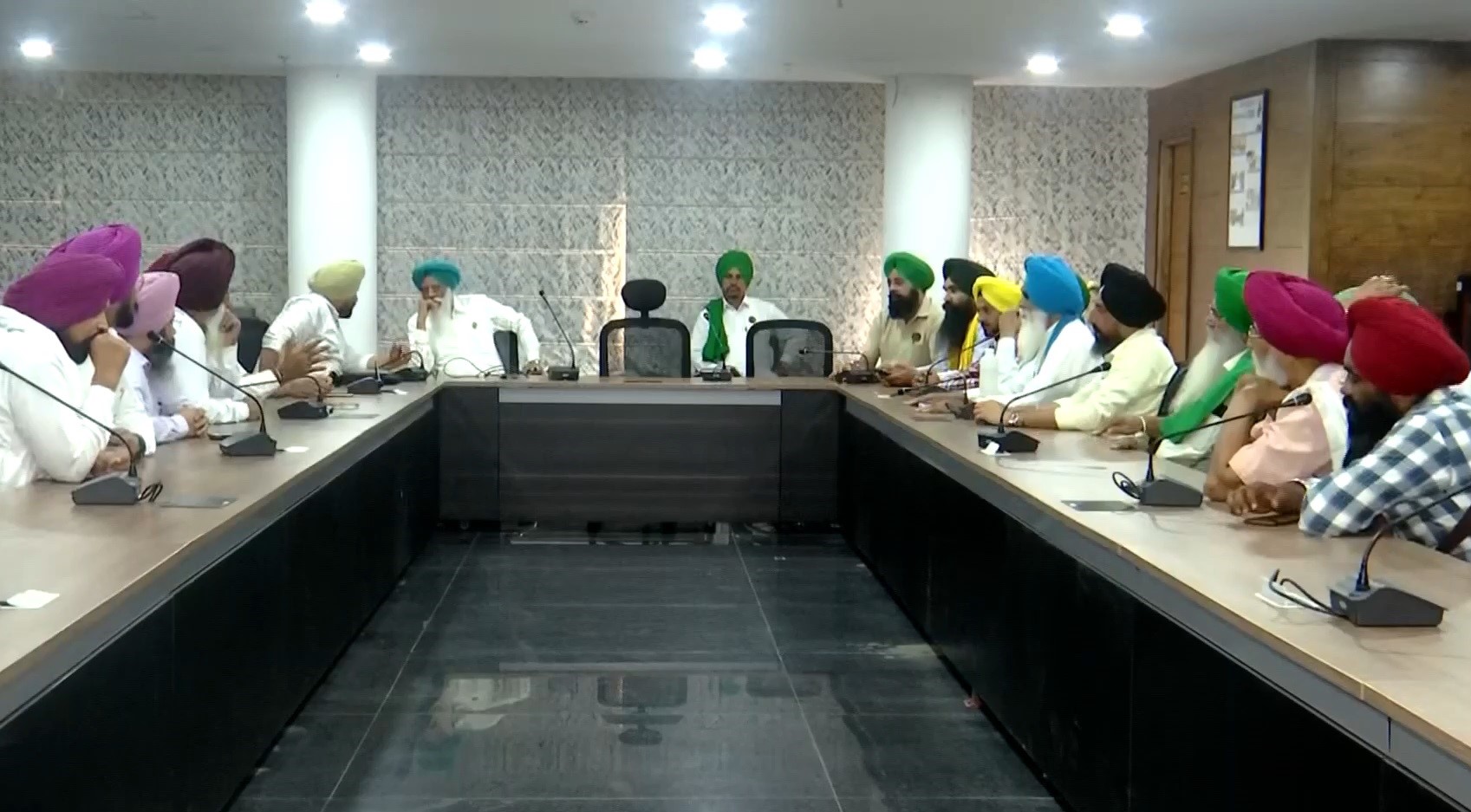 SKM, Rice Millers and Arhtiyas announce to block road traffic across state on October 13