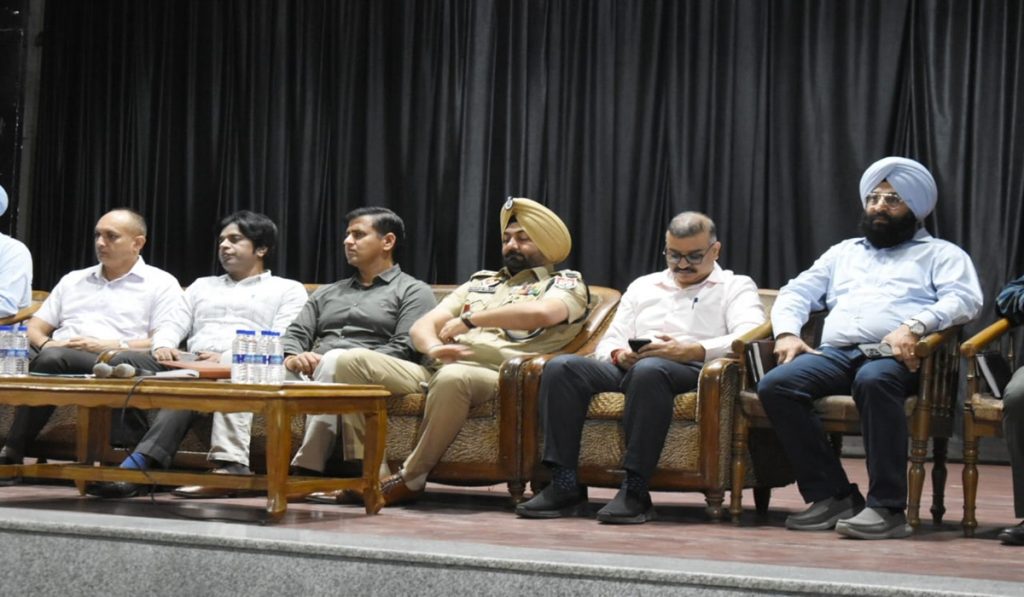 DC Jalandhar Himanshu Aggarwal And SSP Rural Harkamalpreet Sibgh Khak Holding Meeting With Farmers on Stubble Burning Issue