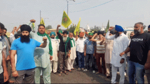 Farmers Block Jalandhar-Delhi National Highway in Jalandhar And Phagwara