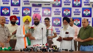 AAP’s candidate from Nilokheri assembly seat Amar Singh joins Congress