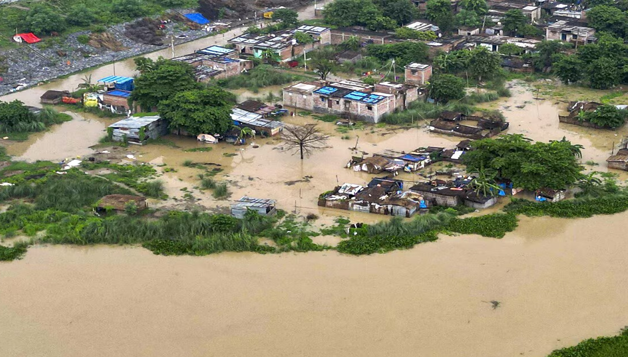 Uttar Pradesh: Rapti River flows above danger mark in Gorakhpur, 30 villages affected