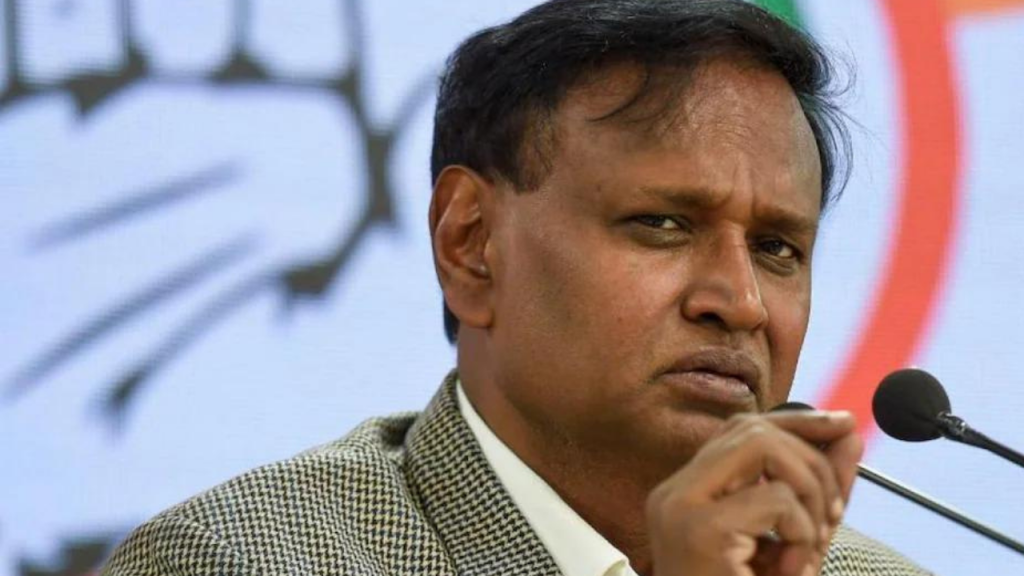 "Gangsters operating from jail, what is Home Minister doing?": Udit Raj on Baba Siddique's murder