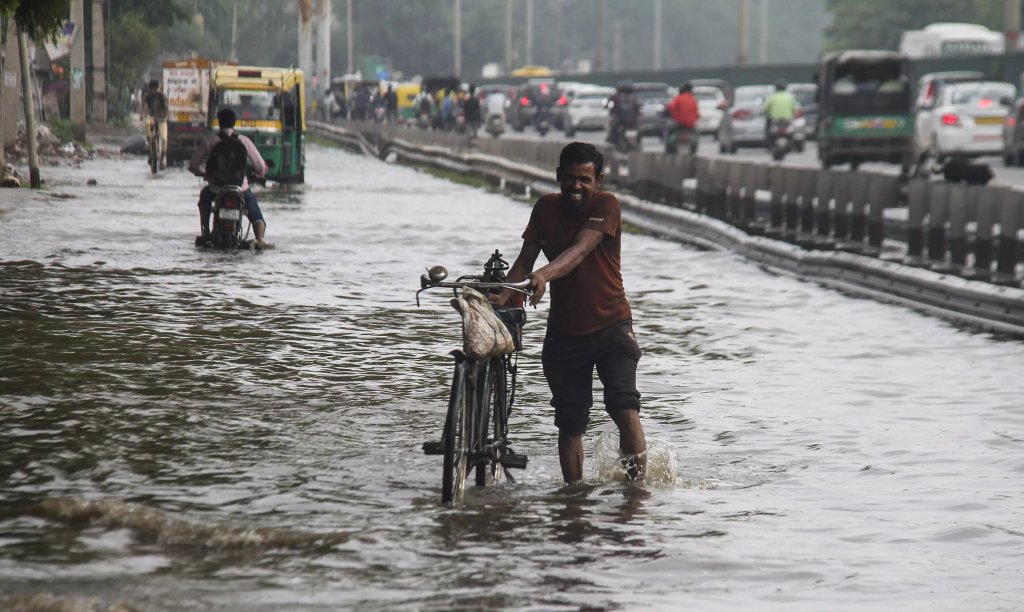 Heavy rain lashes in Puducherry, residents struggle