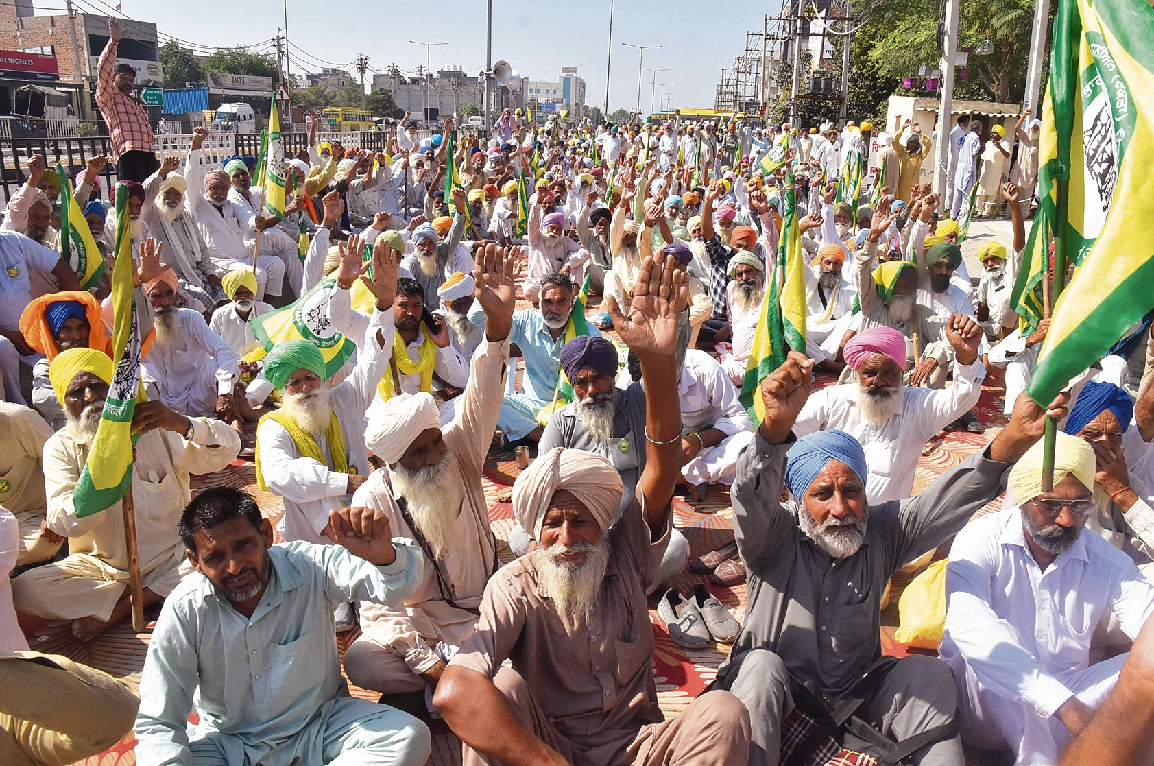Farmers block roads at 5 places in Sangrur district