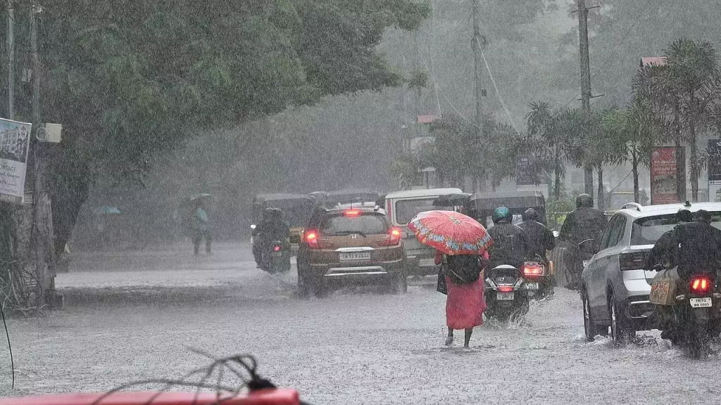 Tamil Nadu: Intense rain lashes Madurai, daily life affected